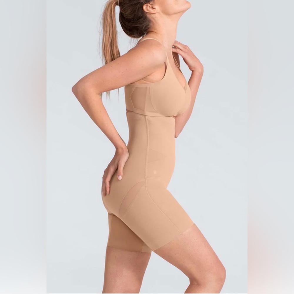 Honeylove NWOT Super Power short sculpt wear Medium